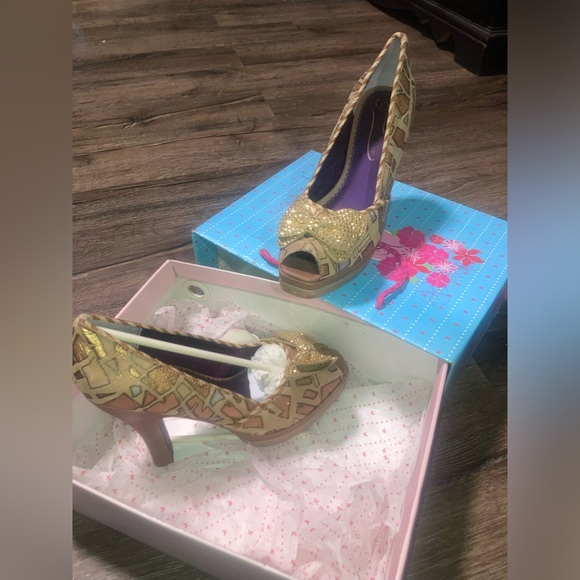 Pumps - Picture 3 of 5